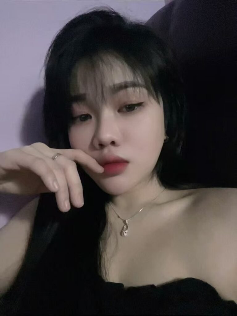 TAMAN DESA Vietnamese Escort Enni