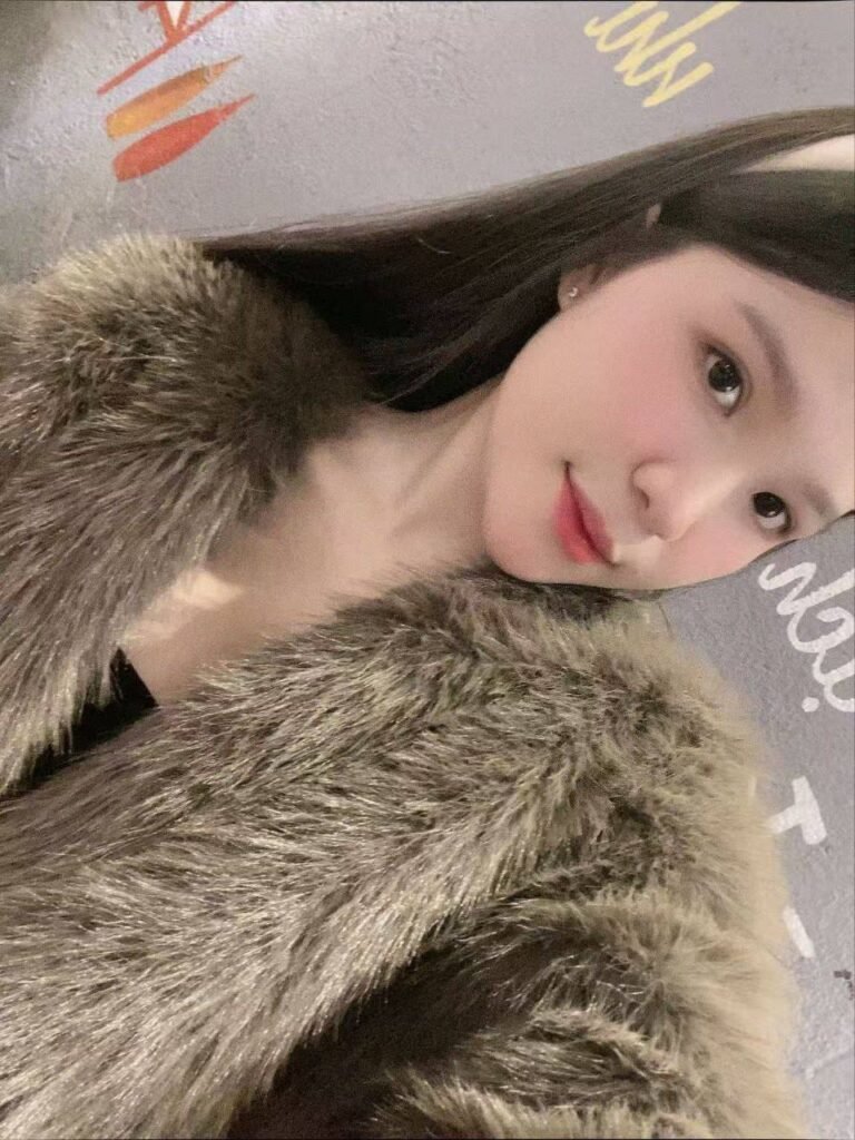 Vietnamese Call Girl Hari in SRI HARTAMAS