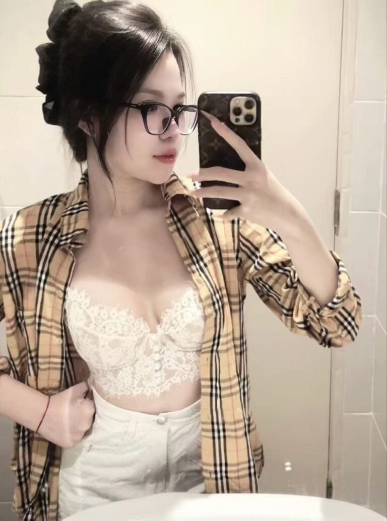 Meet Hari - Vietnamese Escort SRI HARTAMAS
