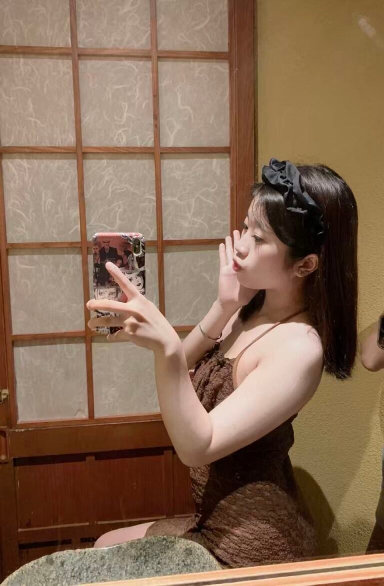 Nana 19yo - Vietnamese SRI HARTAMAS Escort