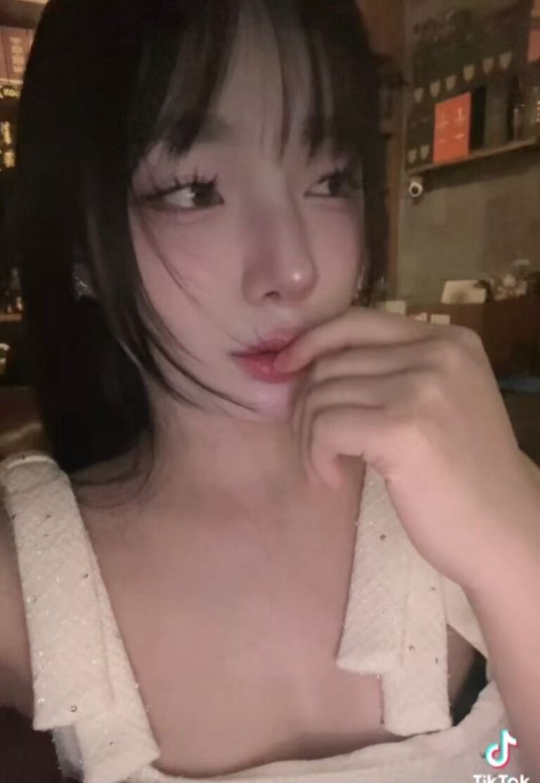 SRI HARTAMAS Vietnamese Escort MingYi