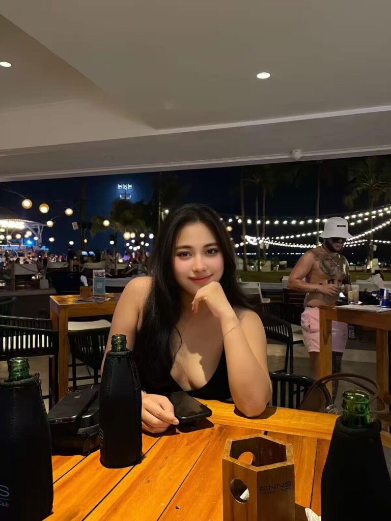 Rosa portrait 2 — SUNWAY MENTARI