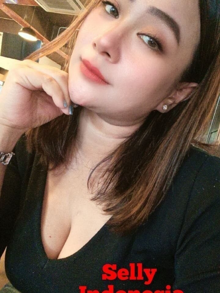 Indonesian girl in Nilai, Negeri Sembilan