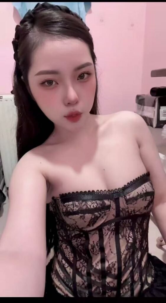 Elise main profile photo in KUCHAI LAMA